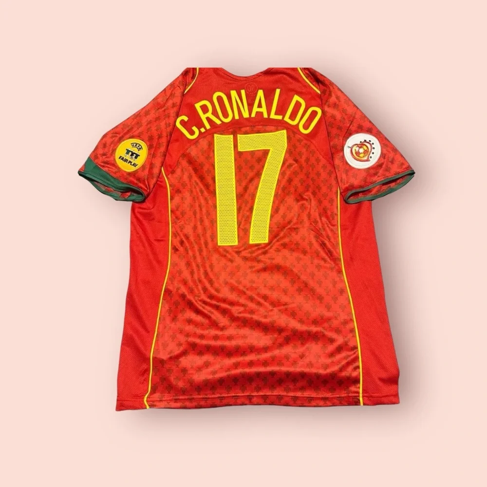 2004 Portugal home kit. Cristiano Ronaldo CR7 soccer football jersey.